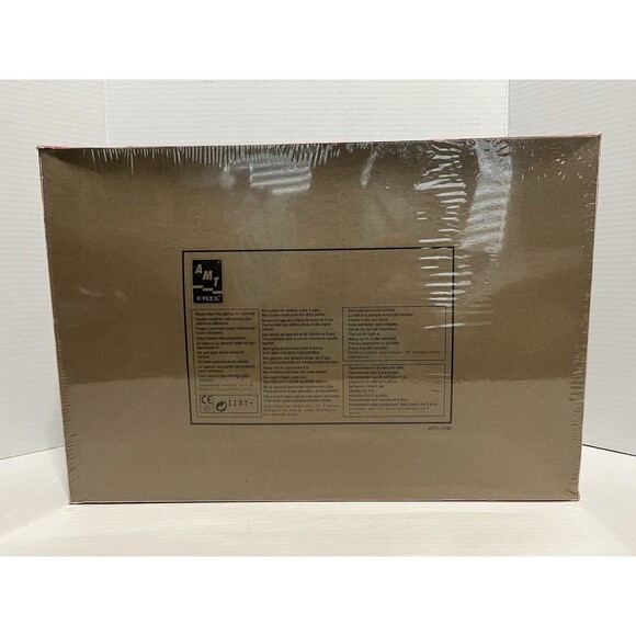 AMT ERTL 8398 Star Trek Deep Space Nine U.S.S. Defiant Scale Model Kit Plus Pack - Picture 2 of 6